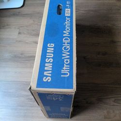 Samsung UltraWQHD Monitor