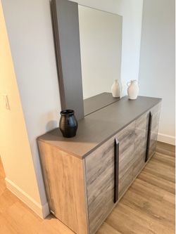 Chest of drawers- Dresser
