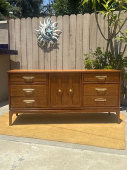 Mid Century Modern Dresser by Harmony House c.1960’s