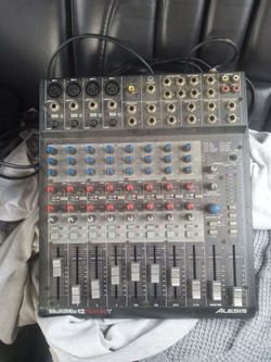 Alesis Multimix 12 