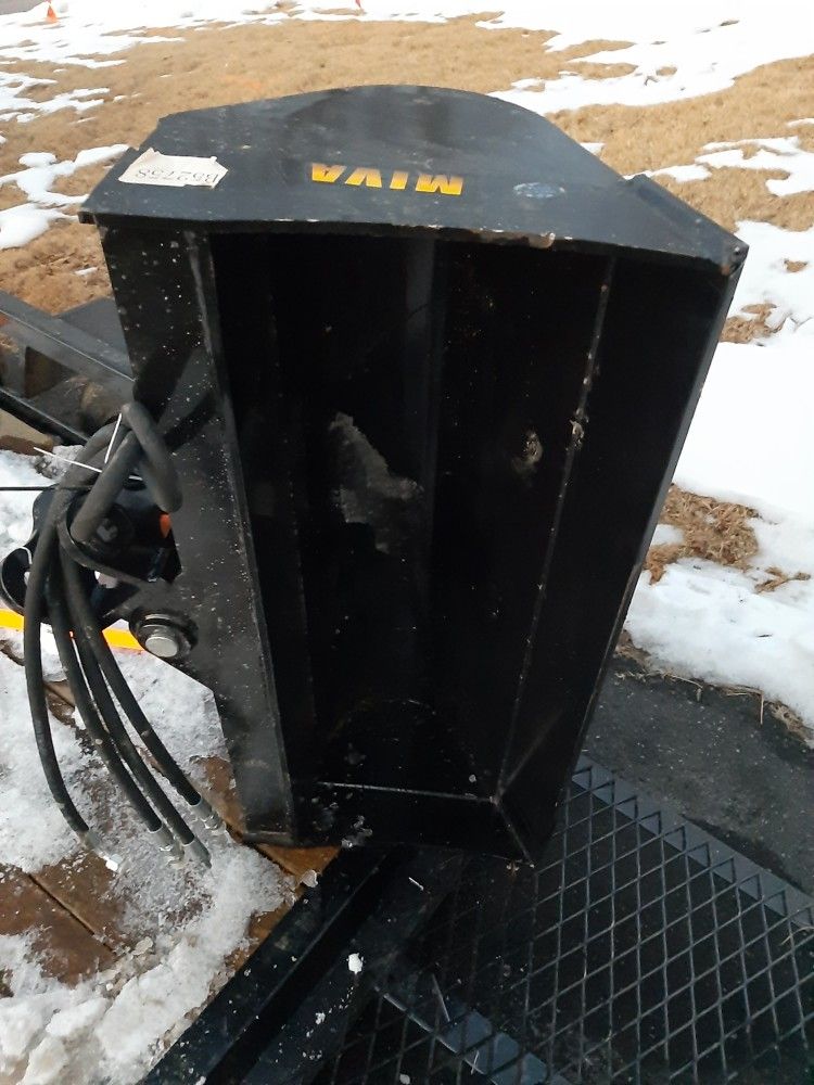 New/unused 32" Hydraulic Tilt Bucket With Hoses For 1/2ton Miva Mini Excavators