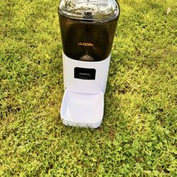 Dog Feeder