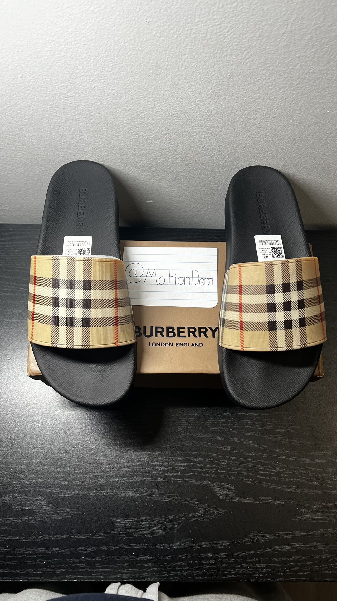 Size 9 Men Burberry slides