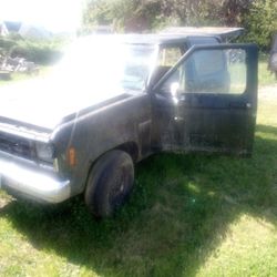 1989 Ford Bronco 2 Stick Shift. $300 Takes It. For Parts Or Fix