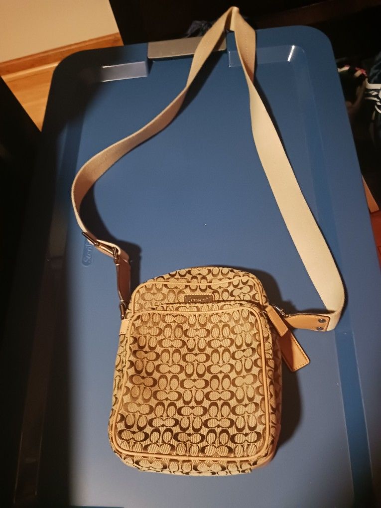 COACH CROSSBODY PURSE.......😁😊😍