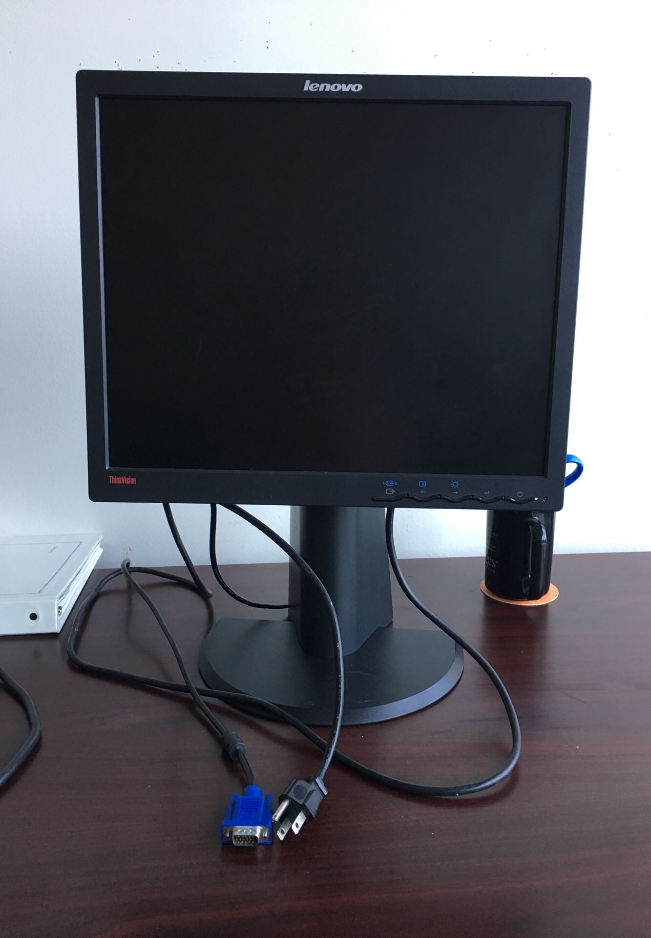 Lenovo 9417- HC2 LCD monitor with power cord & VGA cable