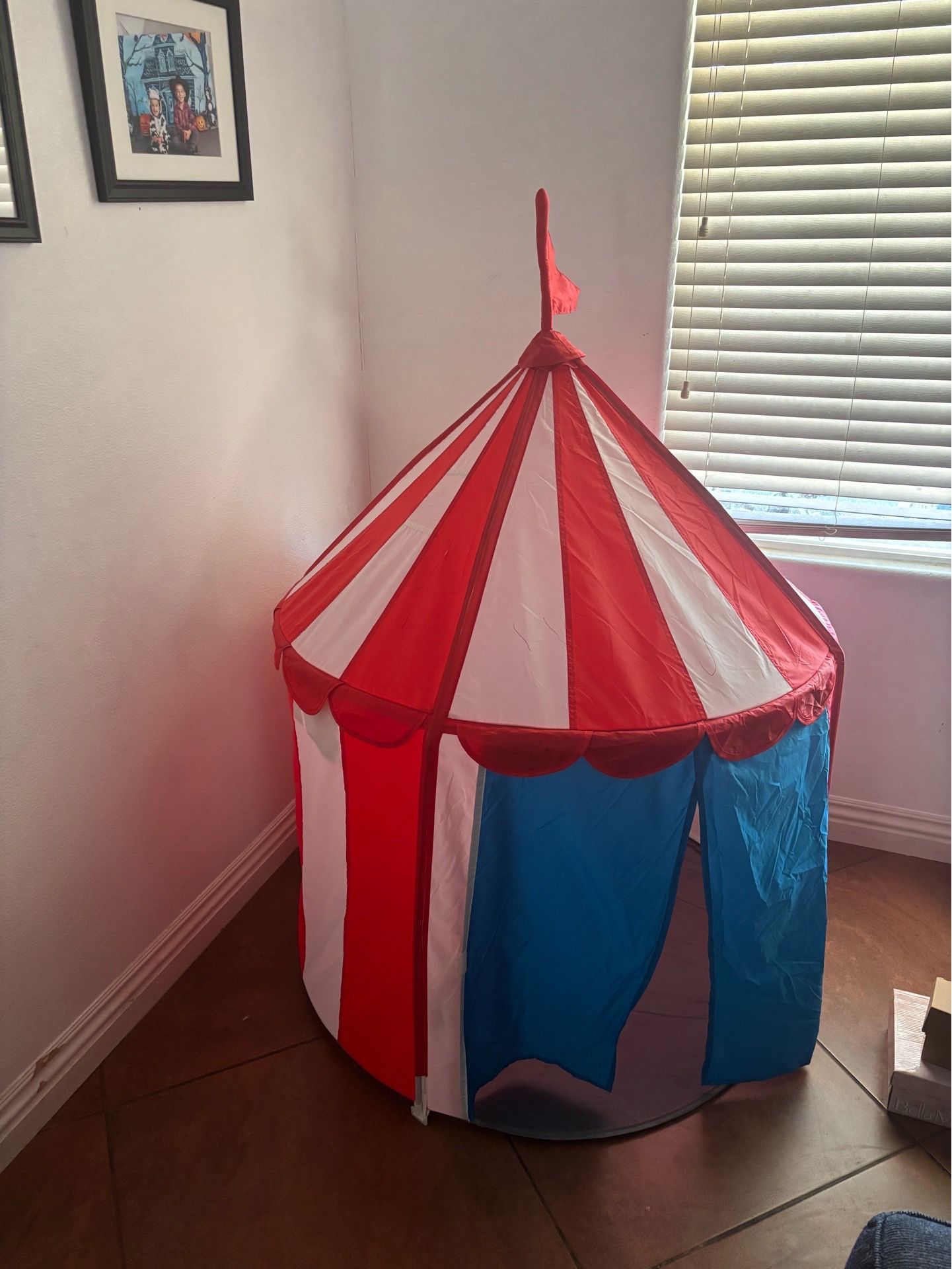 Kids tent