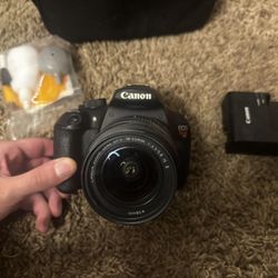 Canon EOS Rebel T5 (18-55mm Lens)