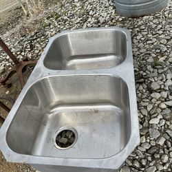 Deep Undermount Satin Sink w/Strainer Kit Pack