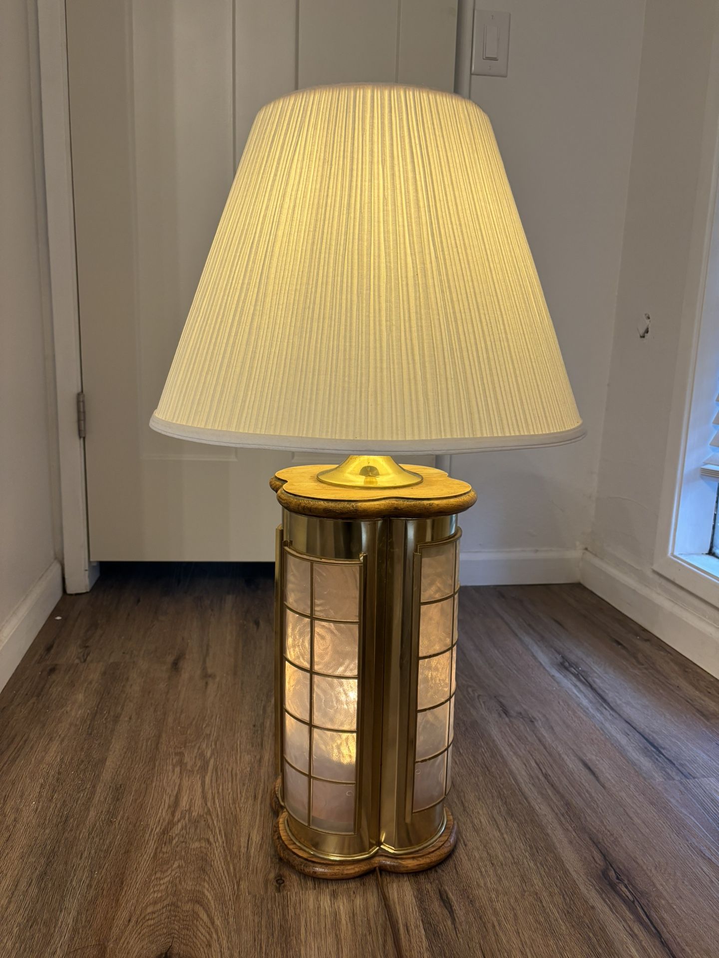 Vintage Mid-Century Modern Brass & Mica Table Lamp with Dual Light Feature