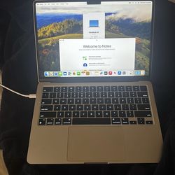 Apple MacBook Air 2022 13 Inch 10/10 Condition 8ram 256gb Flash Starlight Color