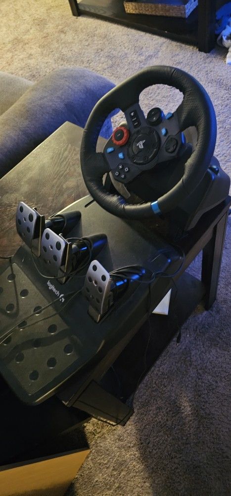 Logitech G29 Driving Force Racing Wheel And Floor Pedals