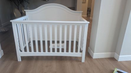 Convertible Crib / Toddler Bed