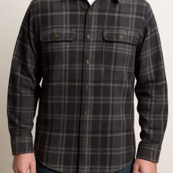 Men’s long-sleeve button-up flannel shirt, size Large (L).