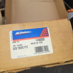 GM Windshield Wiper Housing and Link Assembly