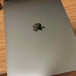  MacBook Pro 13-inch, 2017, 8GB RAM, 3.1 GHz i5, 256GB SSD Storage, 4 thunderbolt
