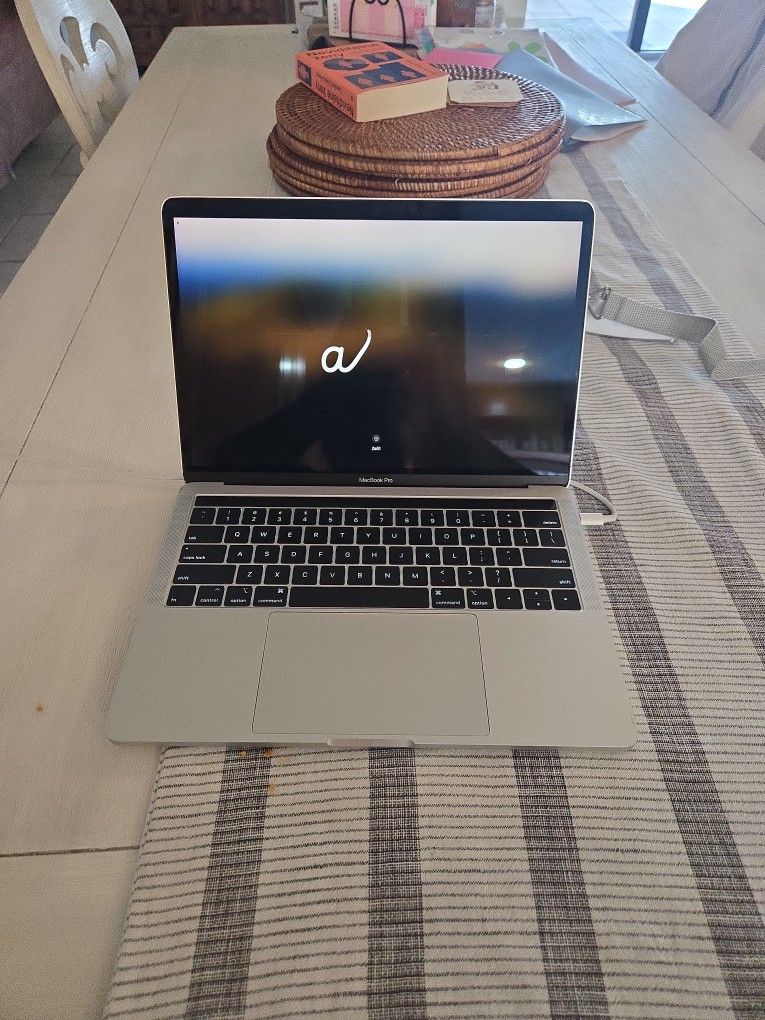 2019 MacBook i5 13"