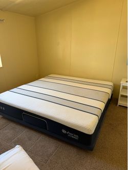 Electric adjustable bed frame w/mattress