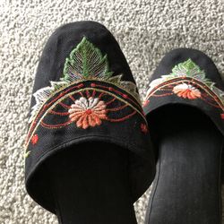 Women’s Slippers 