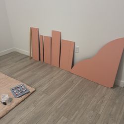 Brand New Pink Mini office  Desk  - Instructions in Chinese 
