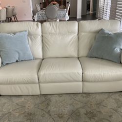 Natuzzi Leather Couch And Love Seat With Recliners 