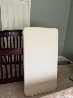 Crib with a high quality mattress for free