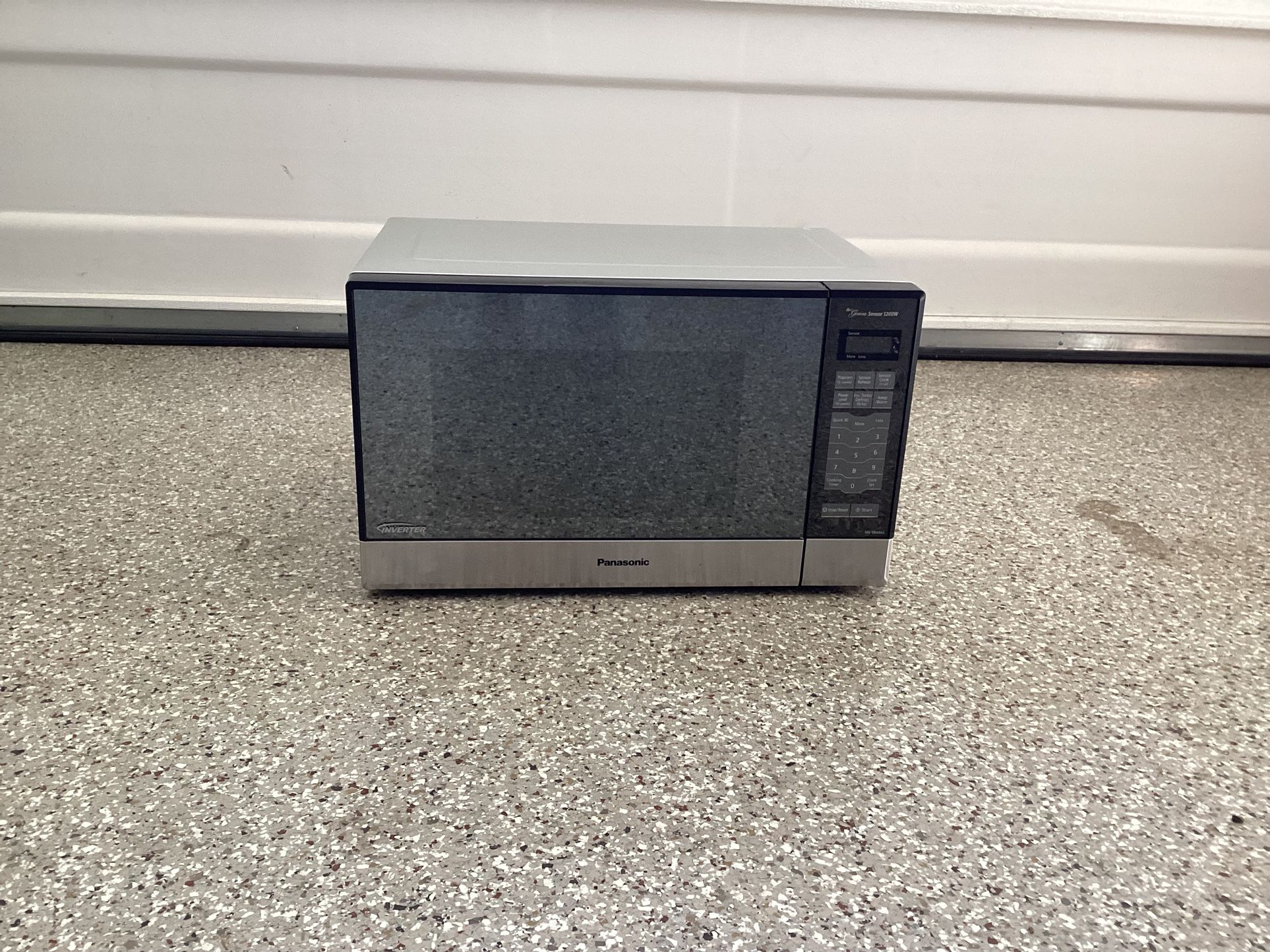 Panasonic Inverter Microwave NN-SN686S - 360 Degree Rotating Plate - Clean And Light Use