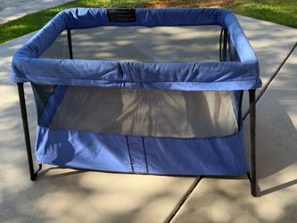 BabyBjorn Folding Travel Crib Light / Portable Crib