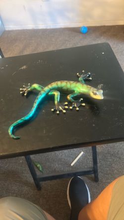 Tropic Critters Collection Small Resin Gecko - 11 Inches