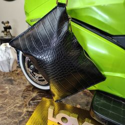 SLEEK Croc-Embossed Clutch by A New Day – EXTREMELY STYLISH Black w/ Gold Zip
