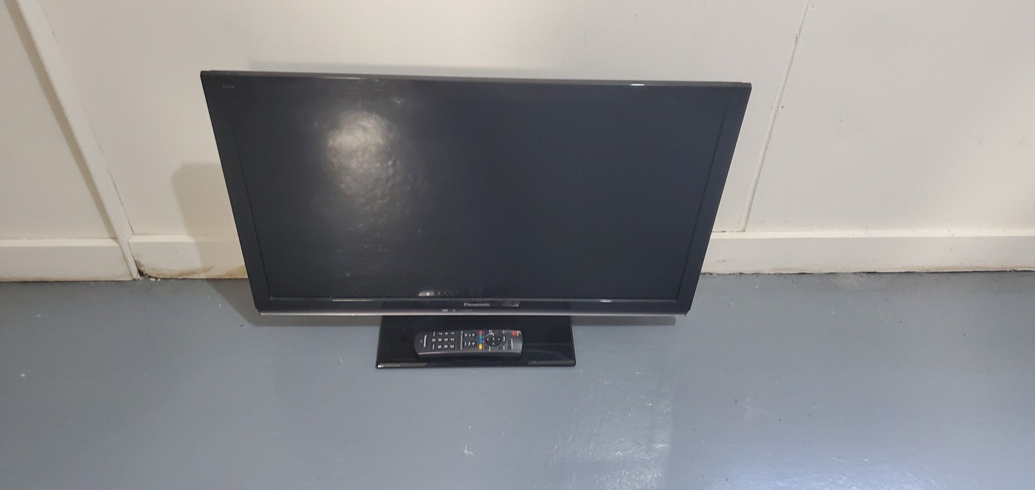 32" Panasonic LCD TV