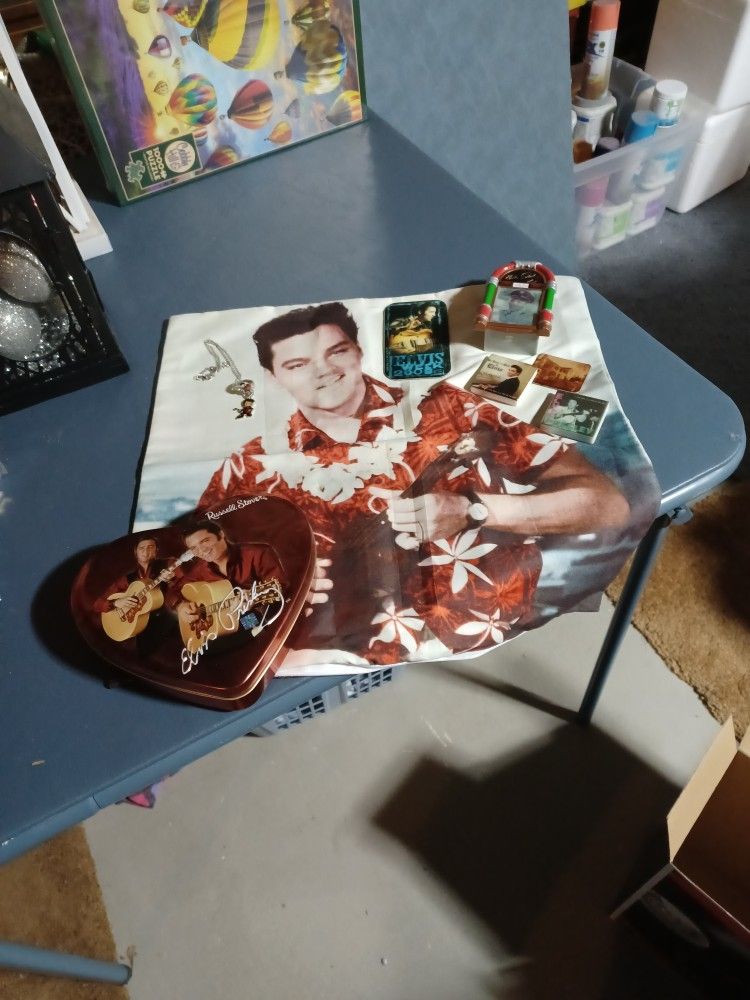 New ELVIS Pillowcase,magnets,tin,necklass,ring,jukebox Ornament, Sings.