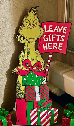 Dr. Seuss Grinch 'Leave Gifts Here' Yard Sign