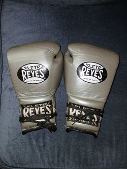 Reyes boxing gloves