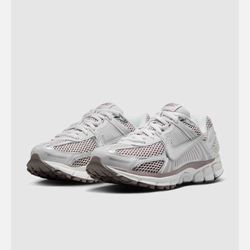 Nike Air Zoom Vomero 5 Chrome Platinum Violet HV6417-001 Women 13/ Men 11.5
