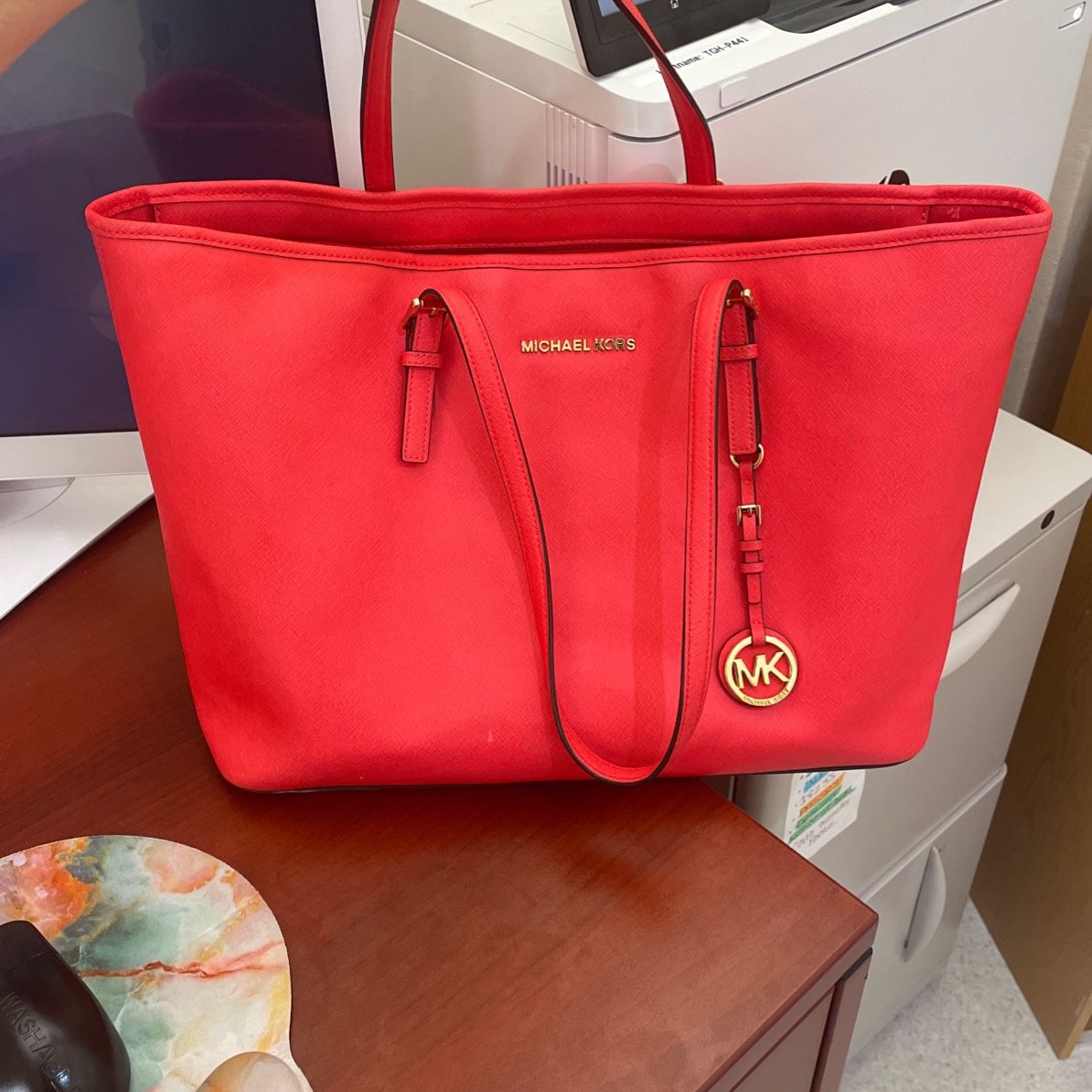 Authentic MICHAEL KORS Never Full Bag for Sale in Pompano Beach, FL -  OfferUp