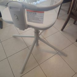 Halo Swivel Bassinet