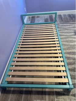 BusyWood Montessori bed