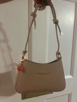 Elegant shoulder handbag