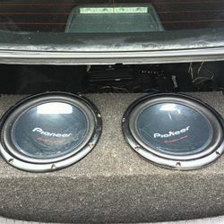 2, 12s In A Box Competition Speakers 1 Bass Amp300w And A Crossover Only $100