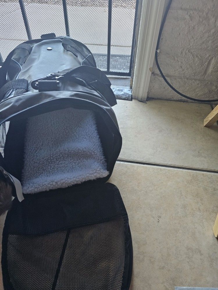 A small dog carrier good condition