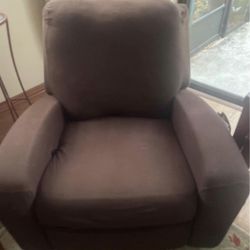 2 Recliner Chairs 