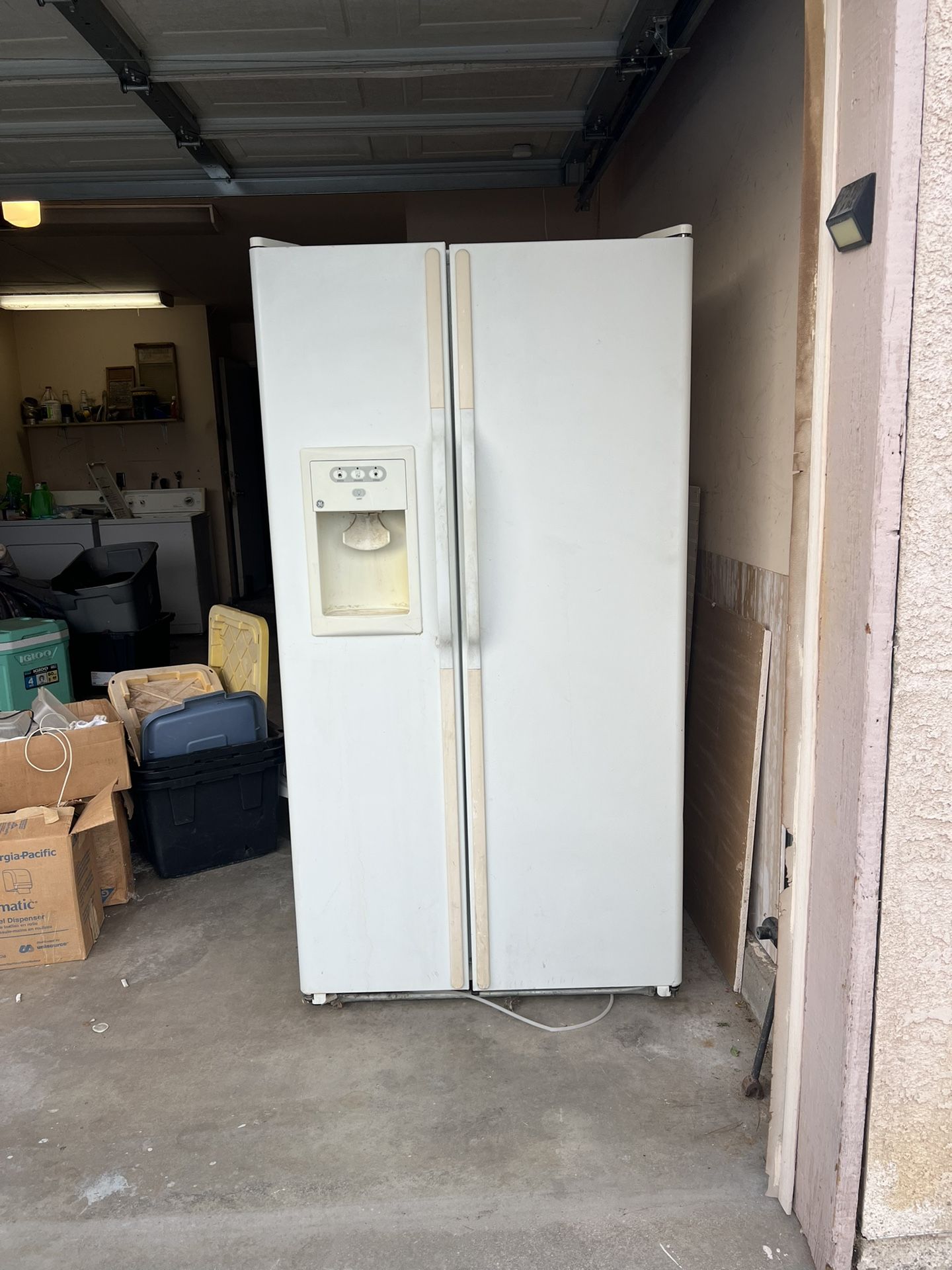 Refrigerator For Sale. Great Working Condition.