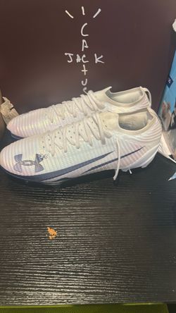 Underarmer cleats size 13