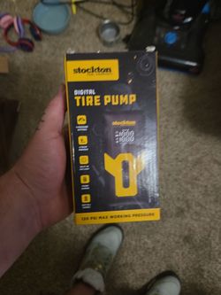 Digital mobile handheld tire pump