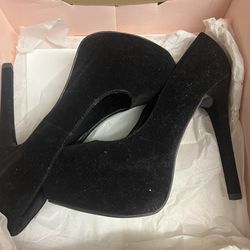 Black Velvet Heels Woman’s Size 6
