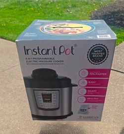 Brand new in the box instant pot IP-LUX60 V3
6 in 1 programmable electric pressure cooker with advanced microsessor technology. Six quart brushed Etc.