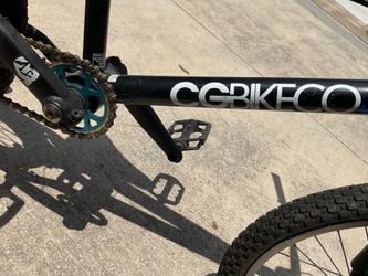 CG BIKE Co Vert with training wheels