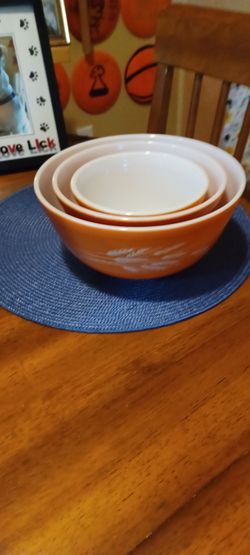 Pyrex nesting bowls