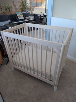 Babyletto mini crib